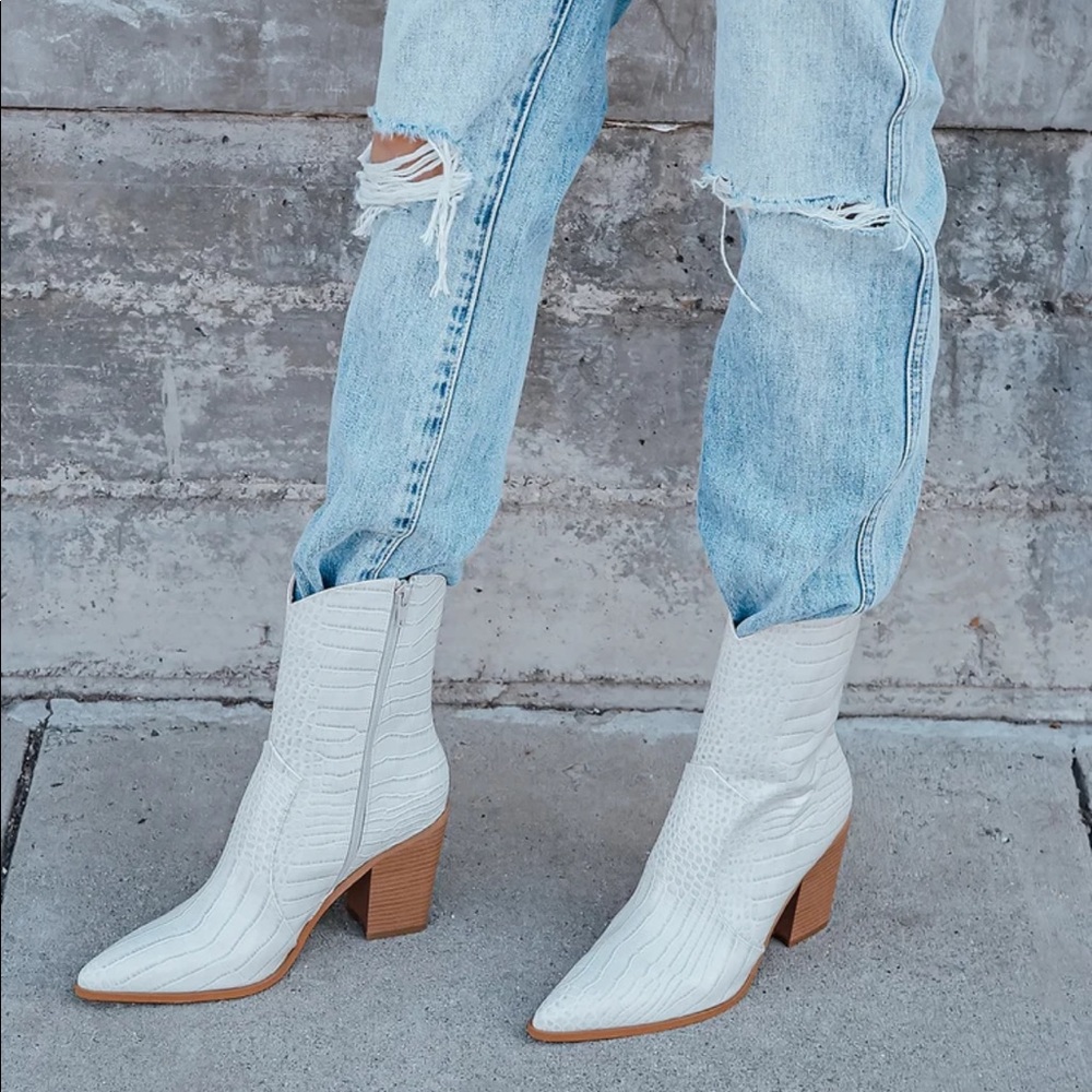 Lulu’s croc style boots 👢